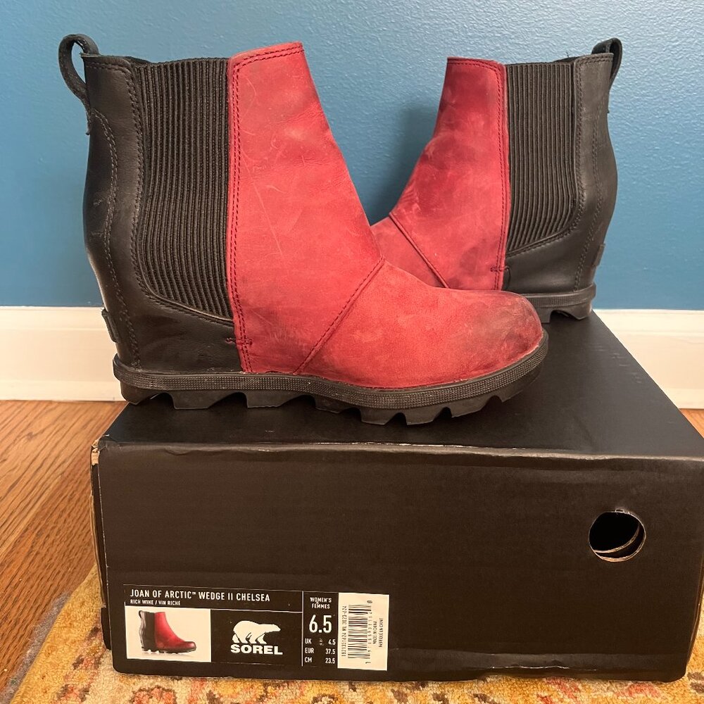 Sorel Joan of Artic Wedge II Chelsea in Rich Wine
